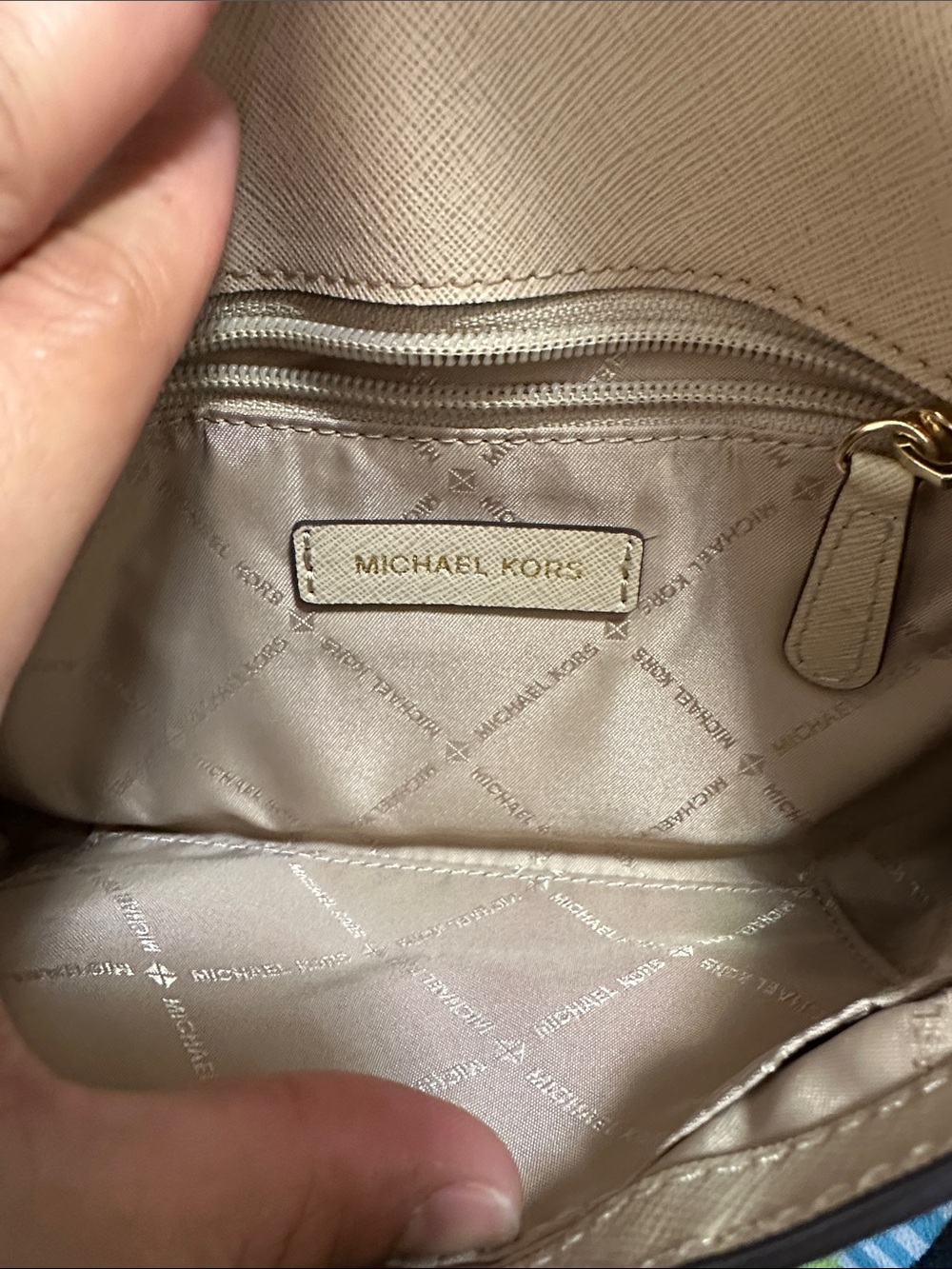 Michael Kors Cream Crossbody Envelope Bag with Gold Hardware - Picture 2 of 9